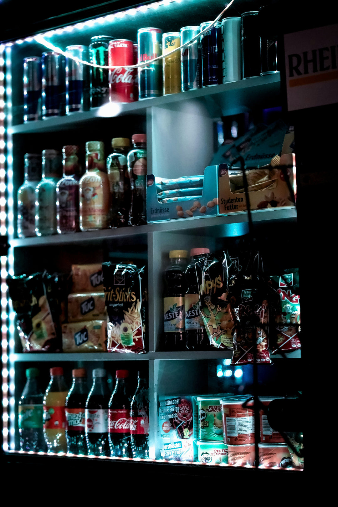 The 8PM Danger Zone: How to Stop Late-Night Snacking for Good